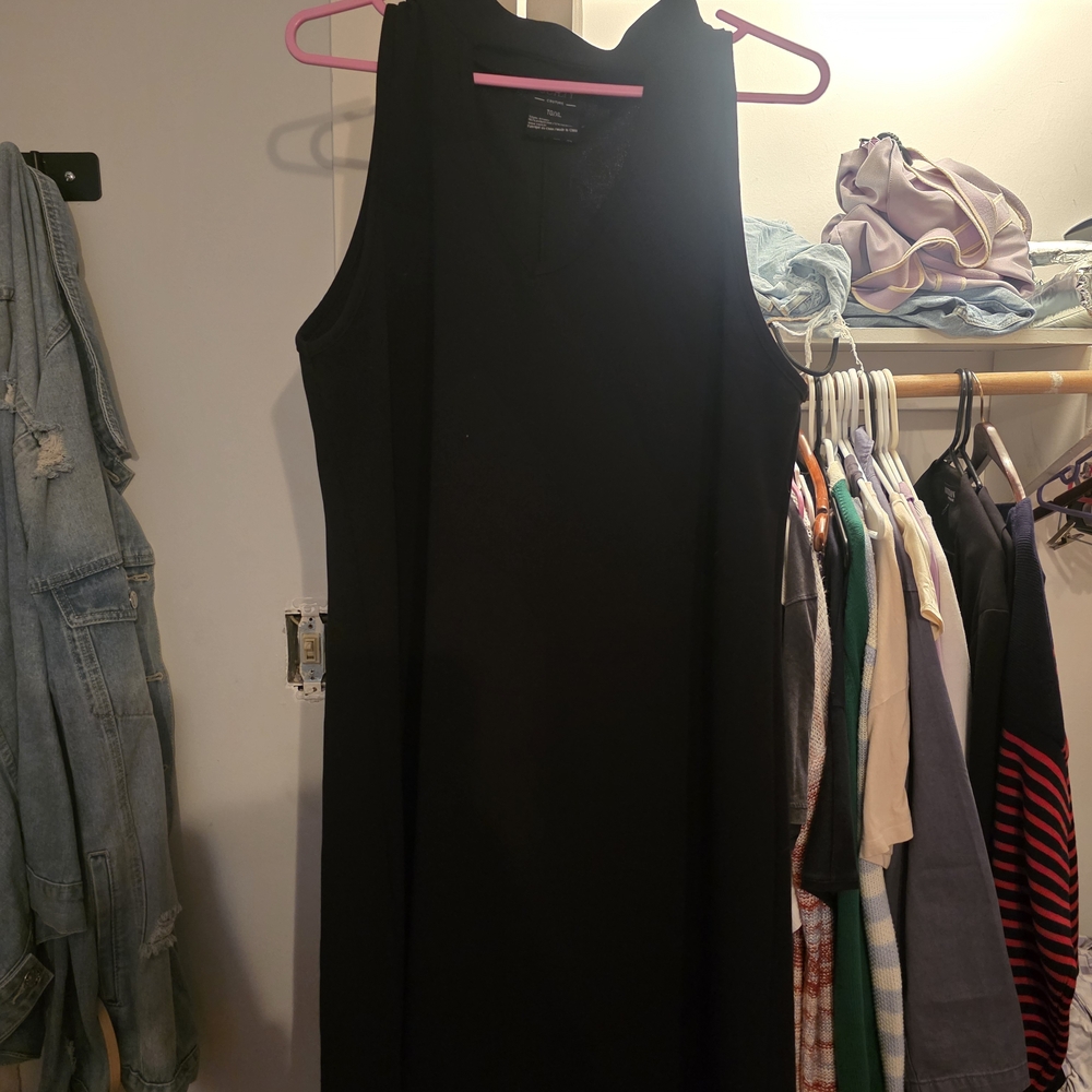 Chic Black Sleeveless Midi Dress